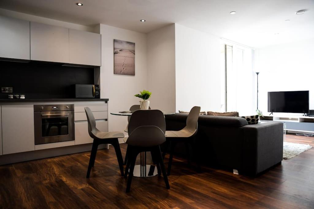 Modern 2 Bedroom Apartment - City Centre - Parking 맨체스터 외부 사진