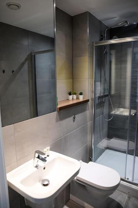 Modern 2 Bedroom Apartment - City Centre - Parking 맨체스터 외부 사진